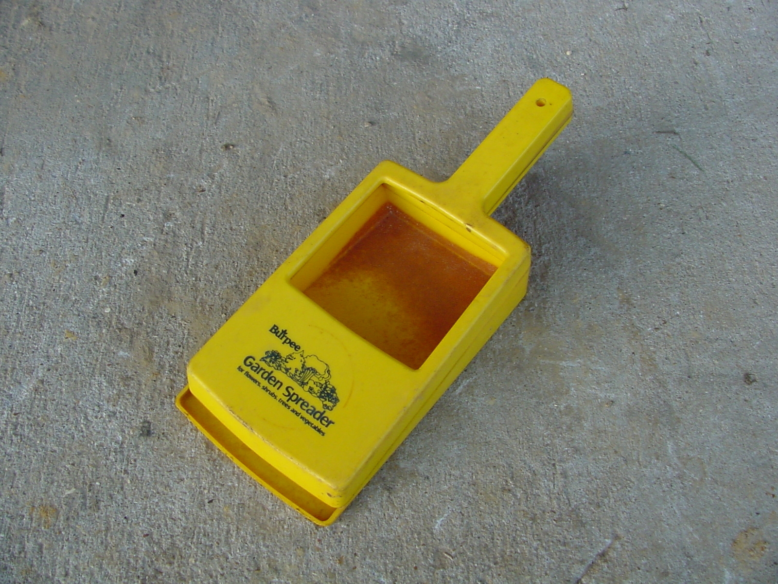 A Simple Hand Spreader for Gardens