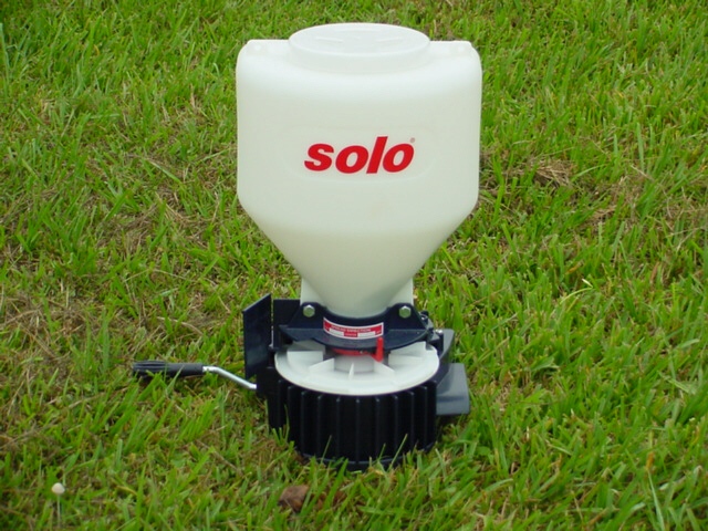 hand-cranked spreader for uniform side-to-side application