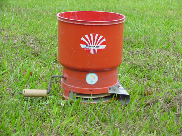 hand-cranked spreader for one-sided application