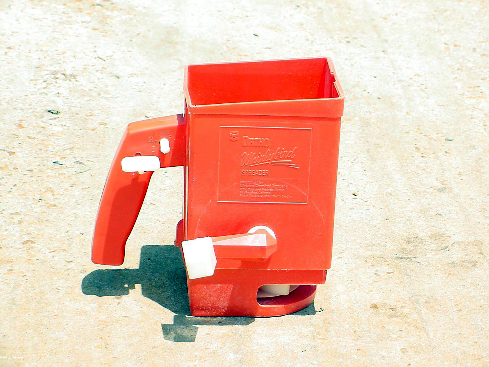Hand-cranked Spreaders