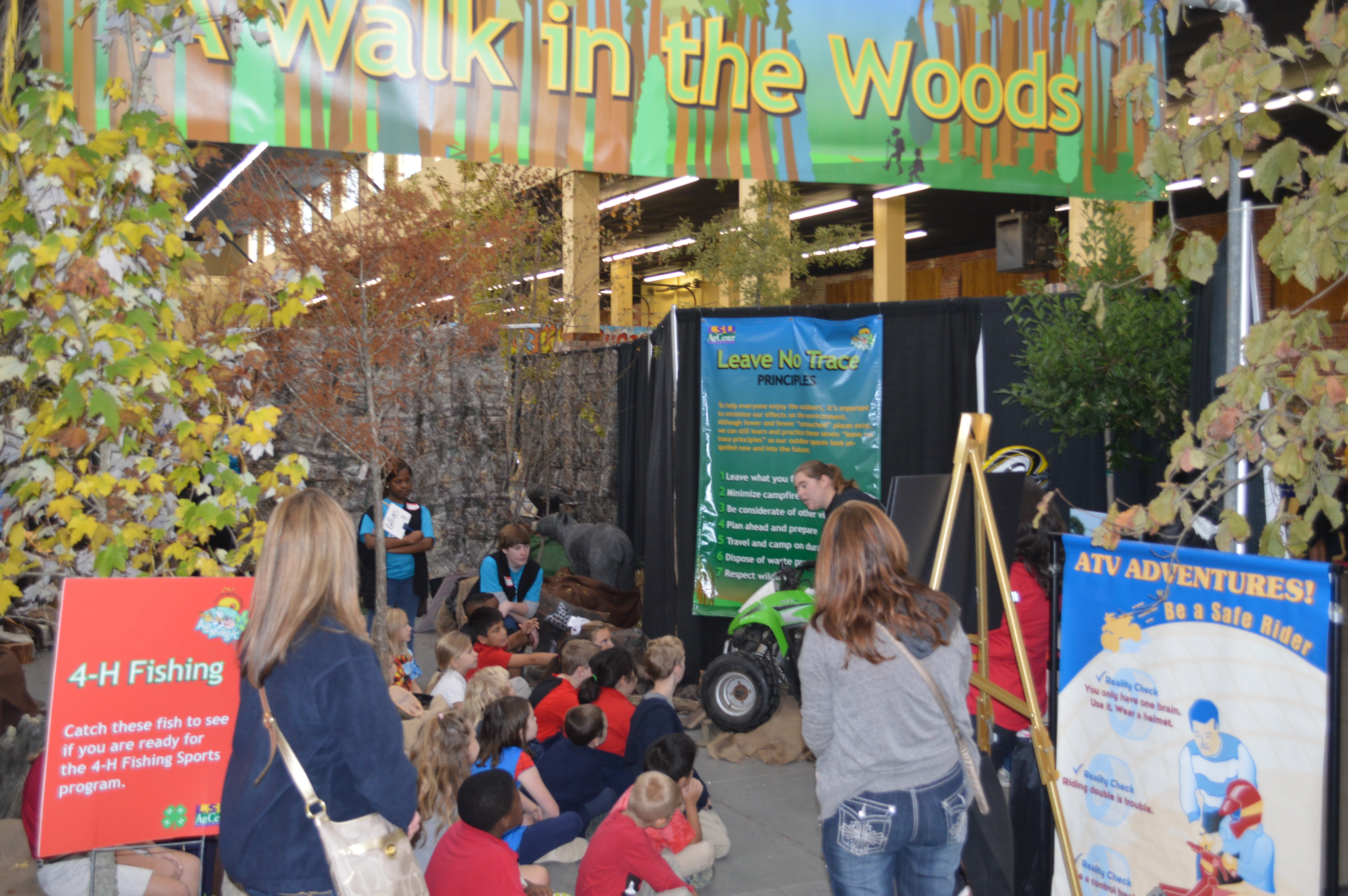 Photo Gallery – Students visit AgMagic at the State Fair 2015