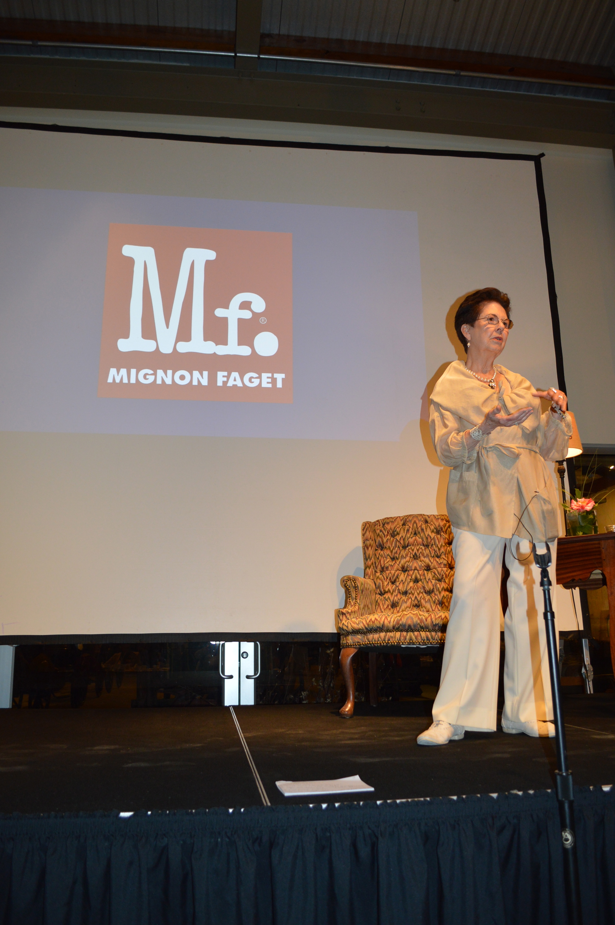 Jewelry designer speaks at tea fundraiser for LSU museums
