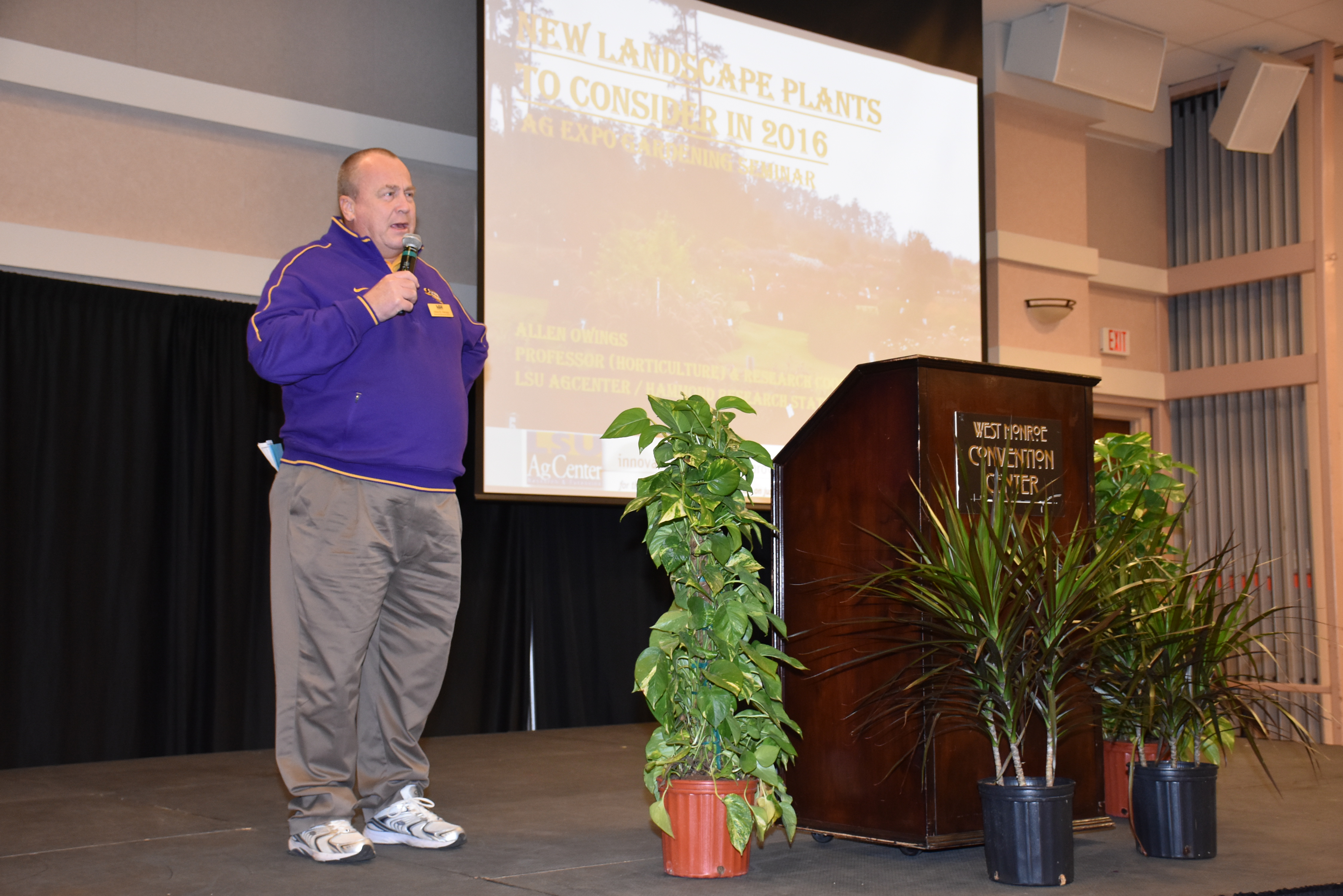 New gardening trends featured at gardening seminar