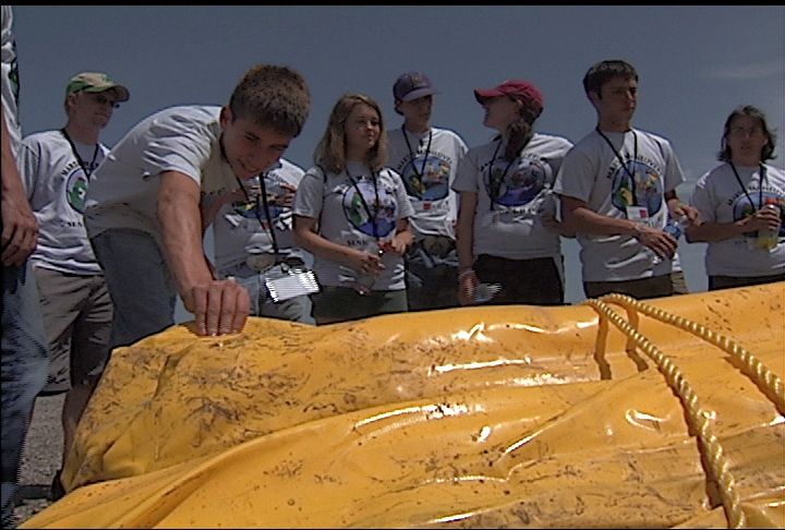 4-H campers learn about oil spill response