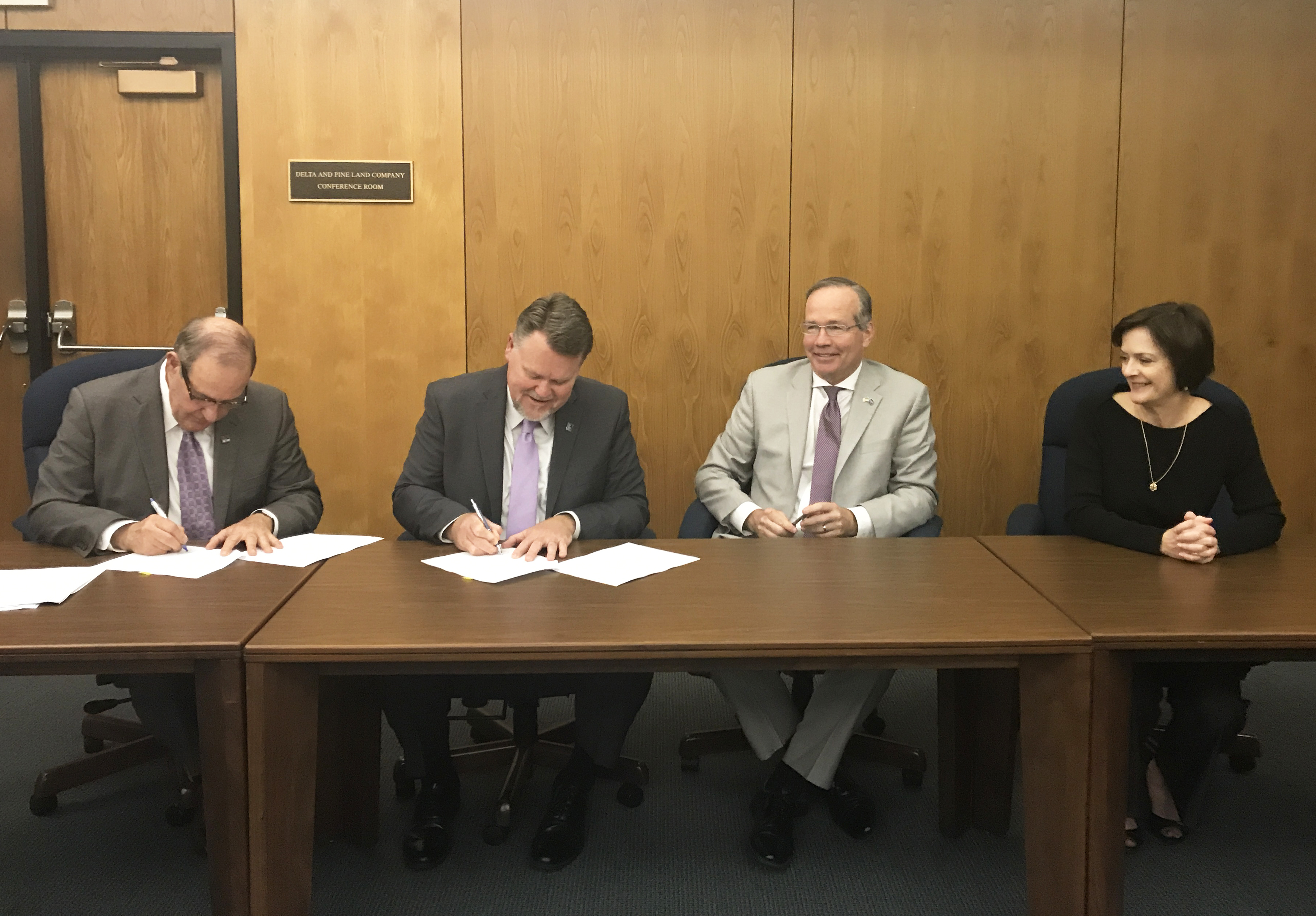LSU, community college system sign agreement with goal of more students studying agriculture