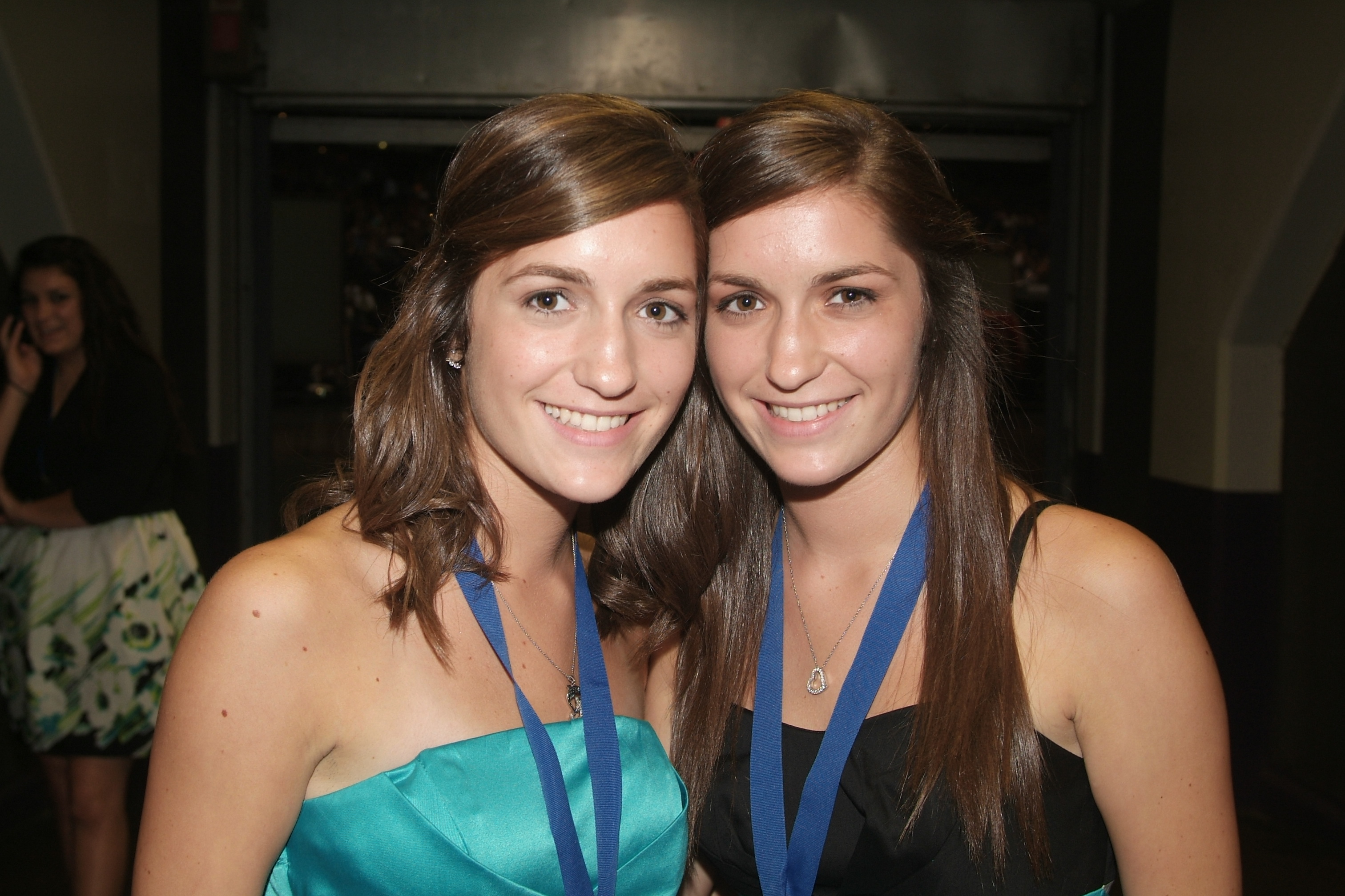 twin 4-H'ers