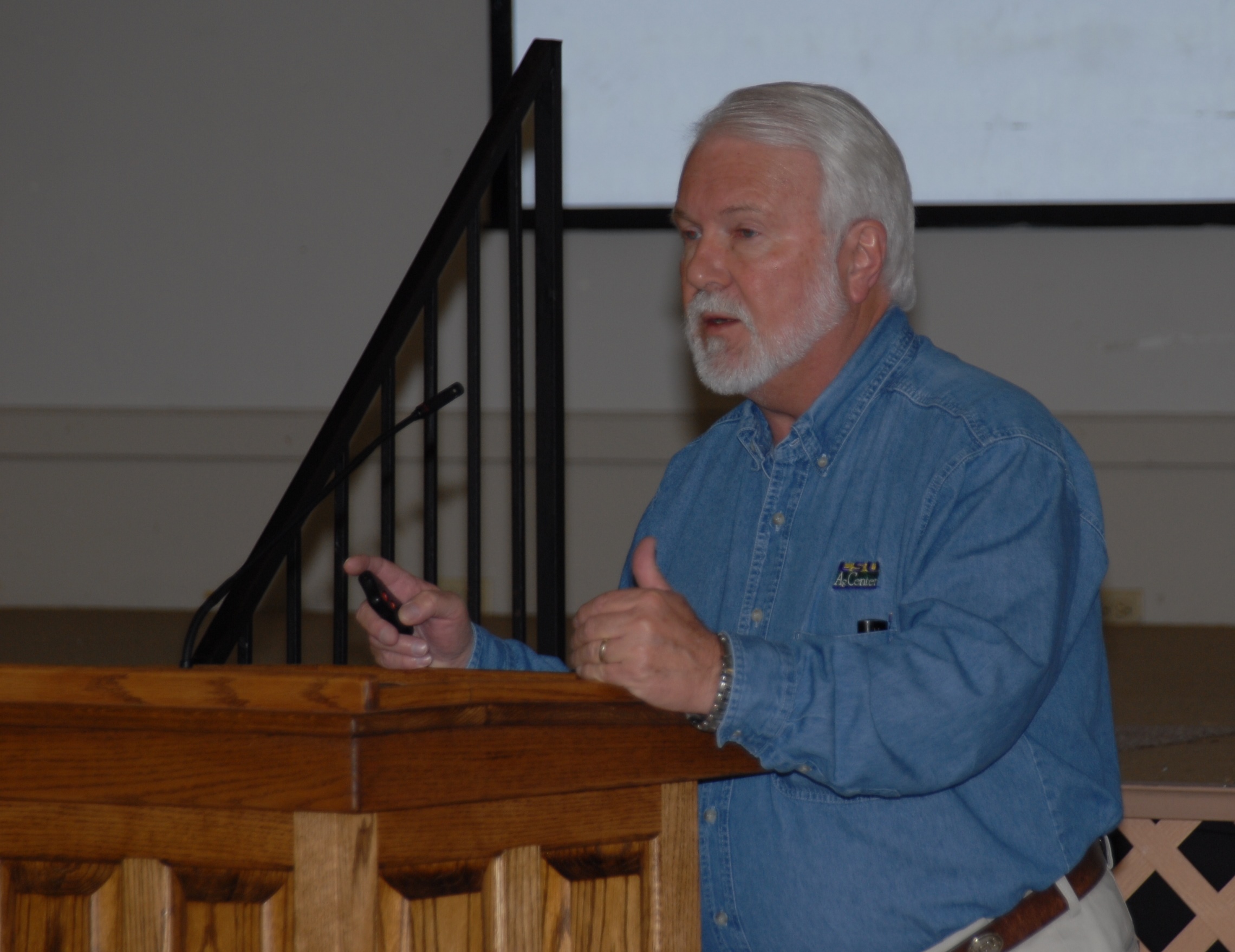 Control costs, AgCenter experts tell farmers