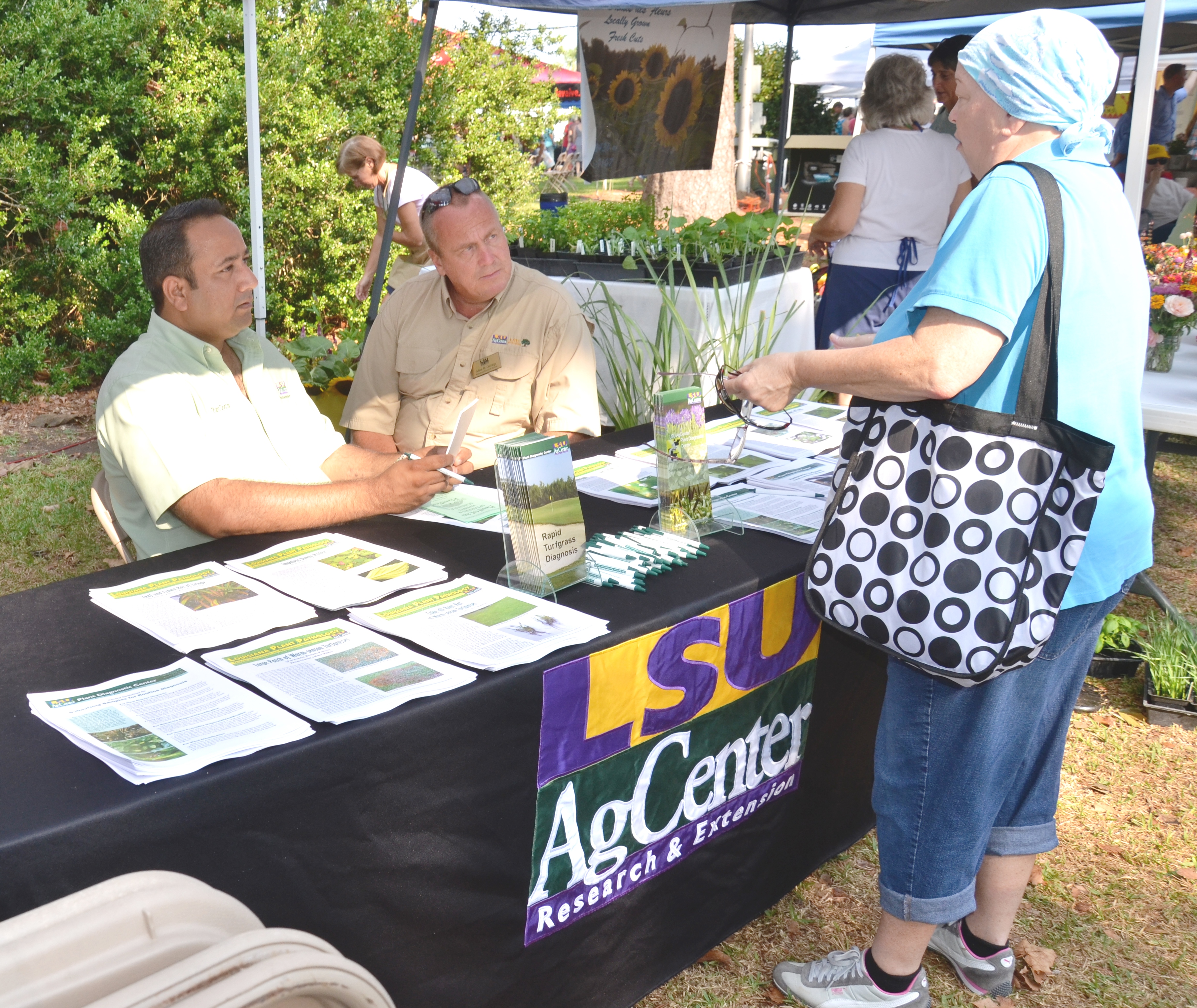 Master Gardeners give Lafayette city-parish $5,000 to develop park