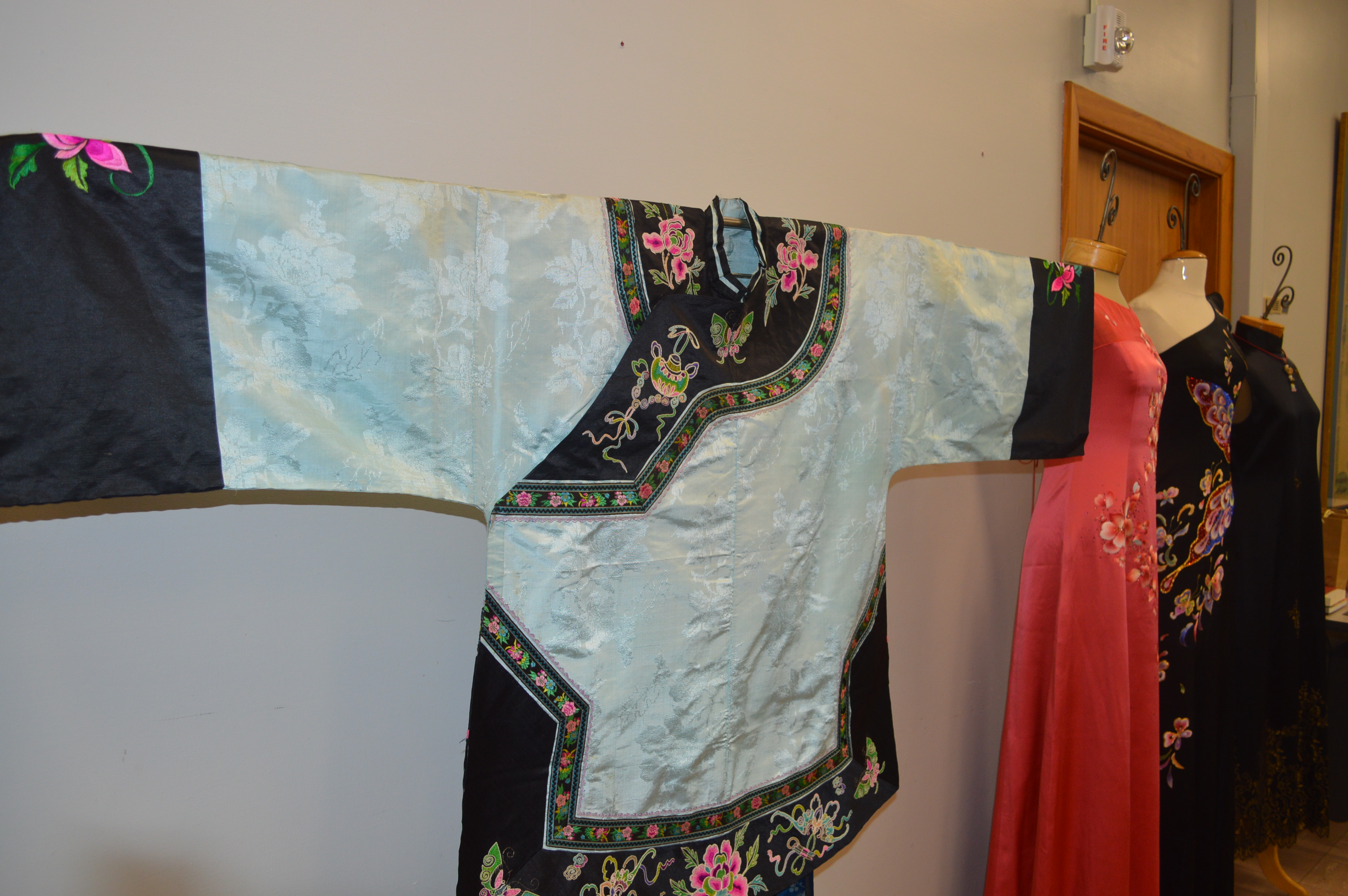 Exhibit brings antique traditional Chinese dress to LSU