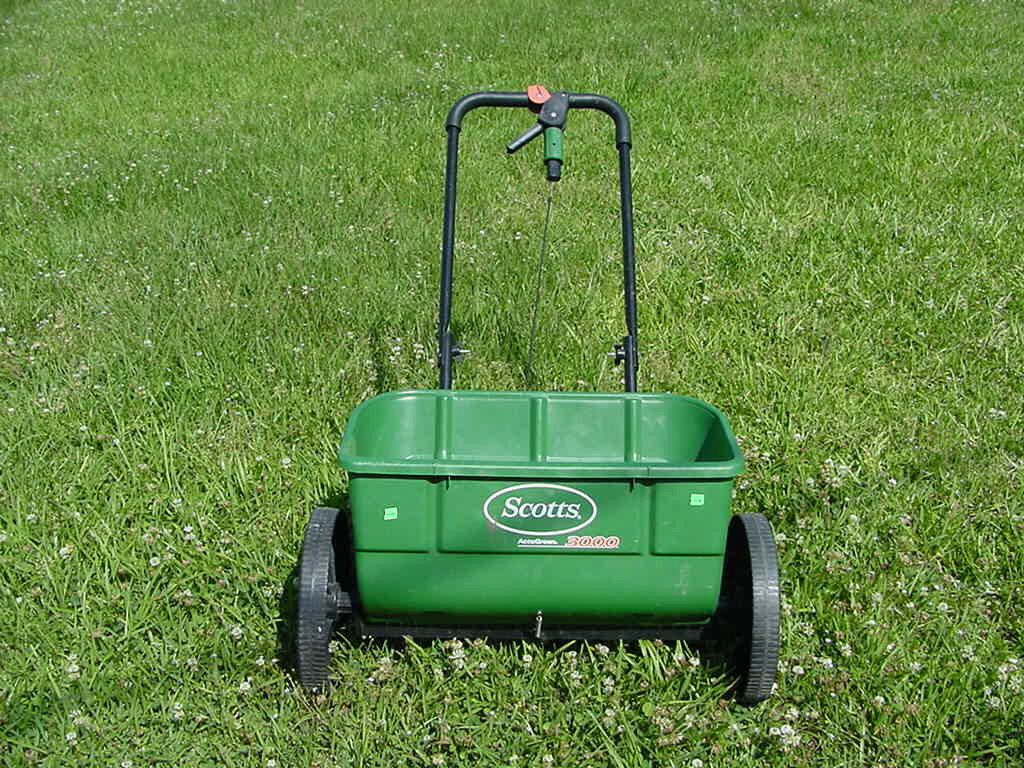 drop spreader with plastic hopper