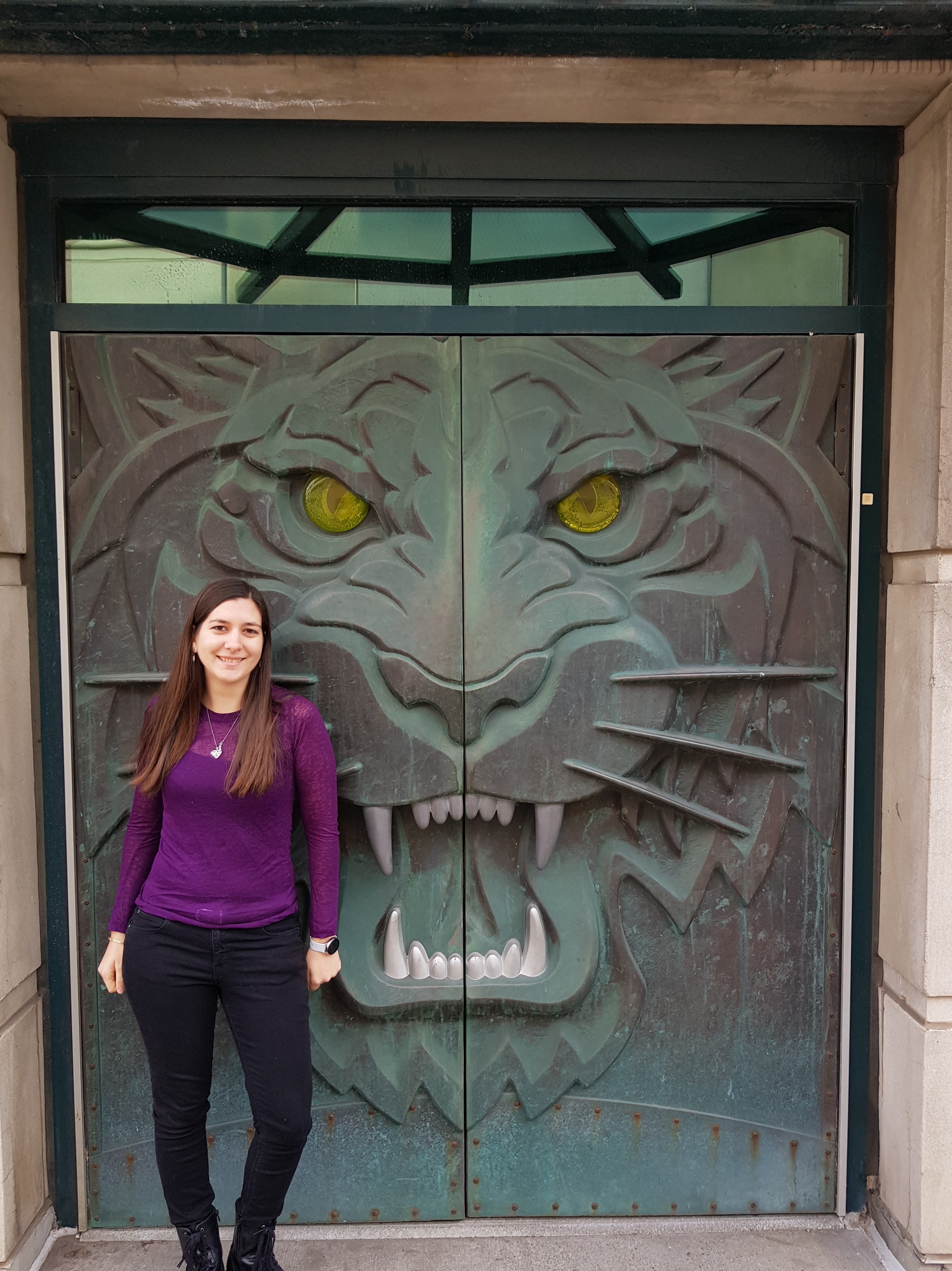 LSU student researching tiger genetics