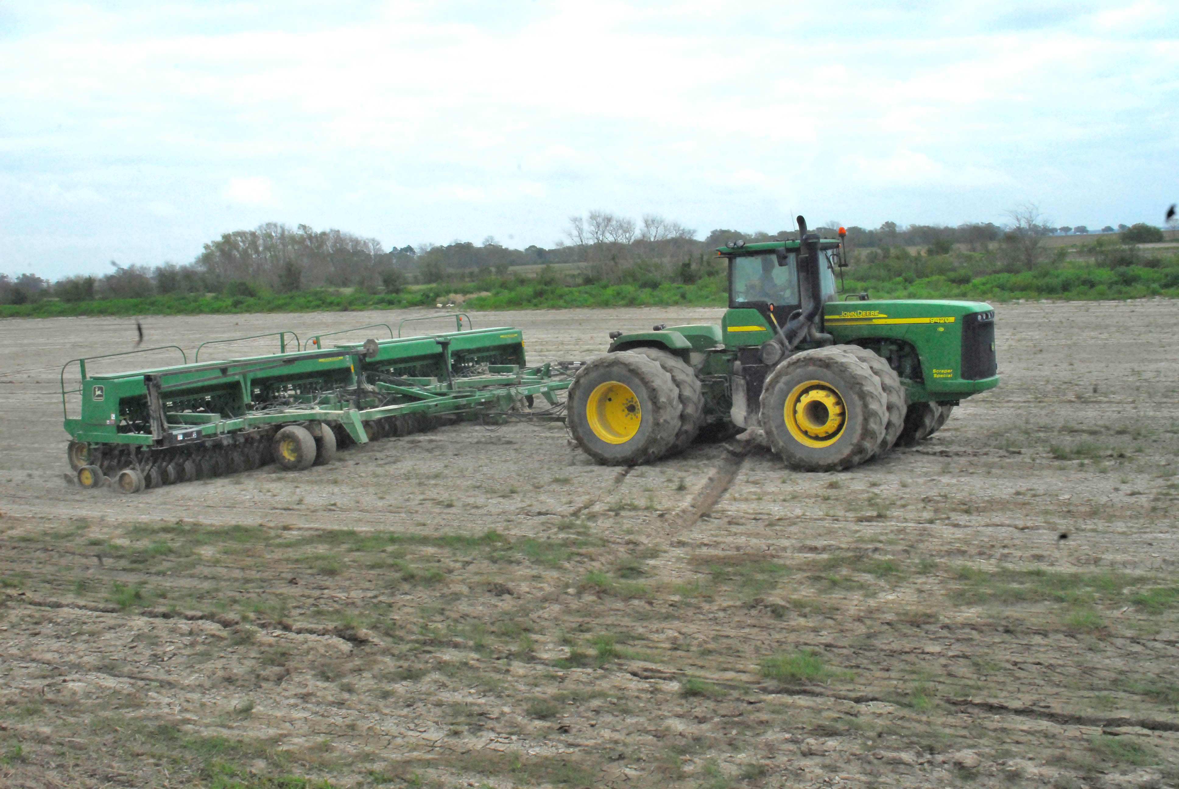 Warmer, drier weather speeds up La. rice planting