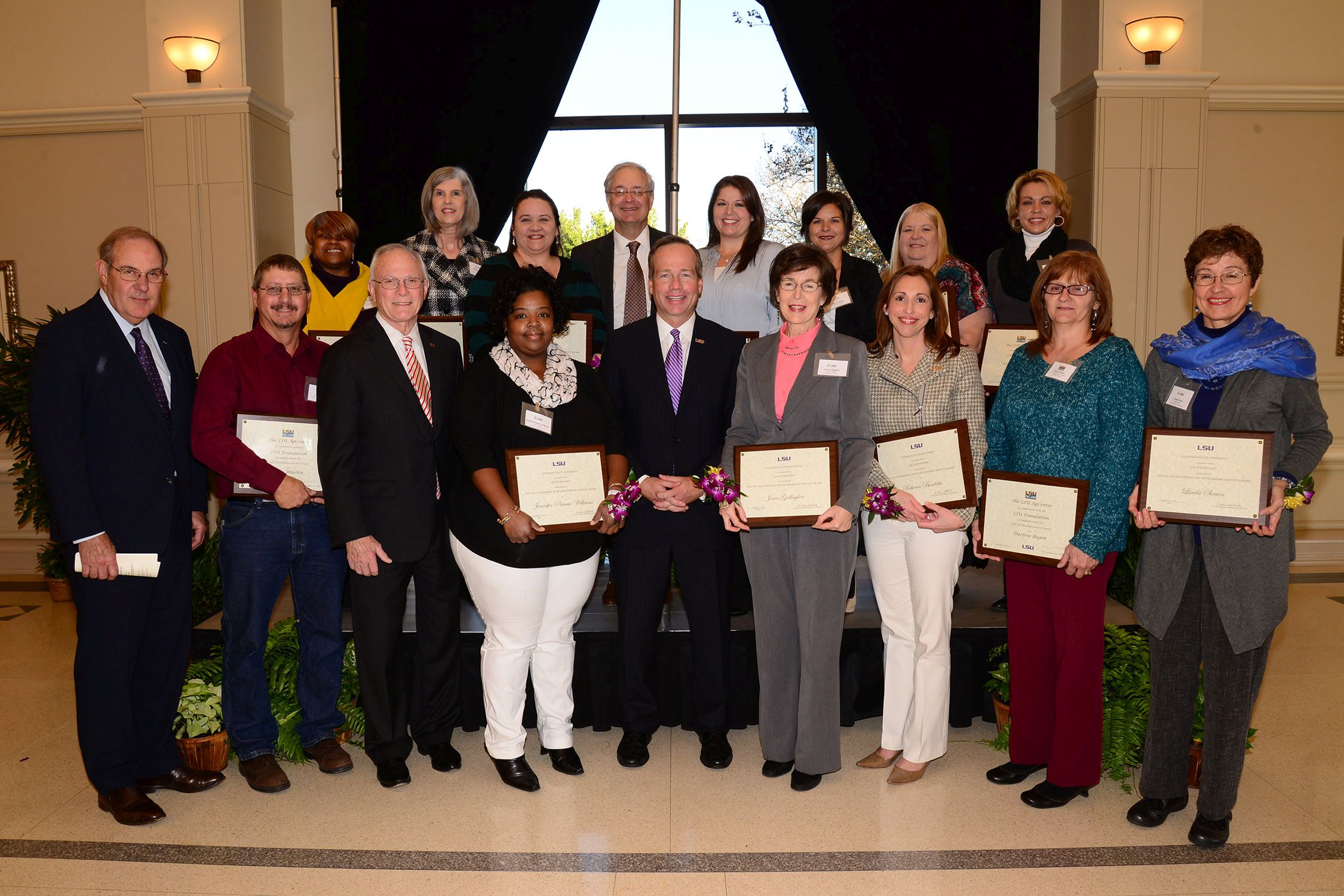 Melinda Mooney wins 2015 LSUs Staff Outstanding Service Award