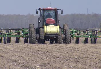 Corn farmers rapidly planting this year's crop