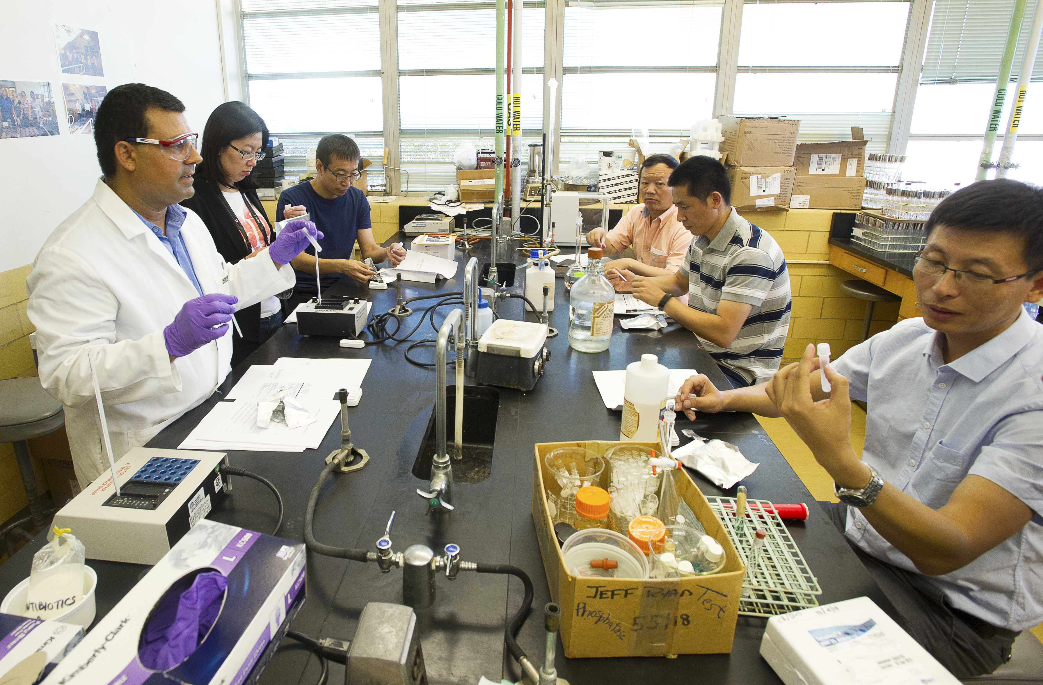 Chinese dairy professionals visit LSU AgCenter for training