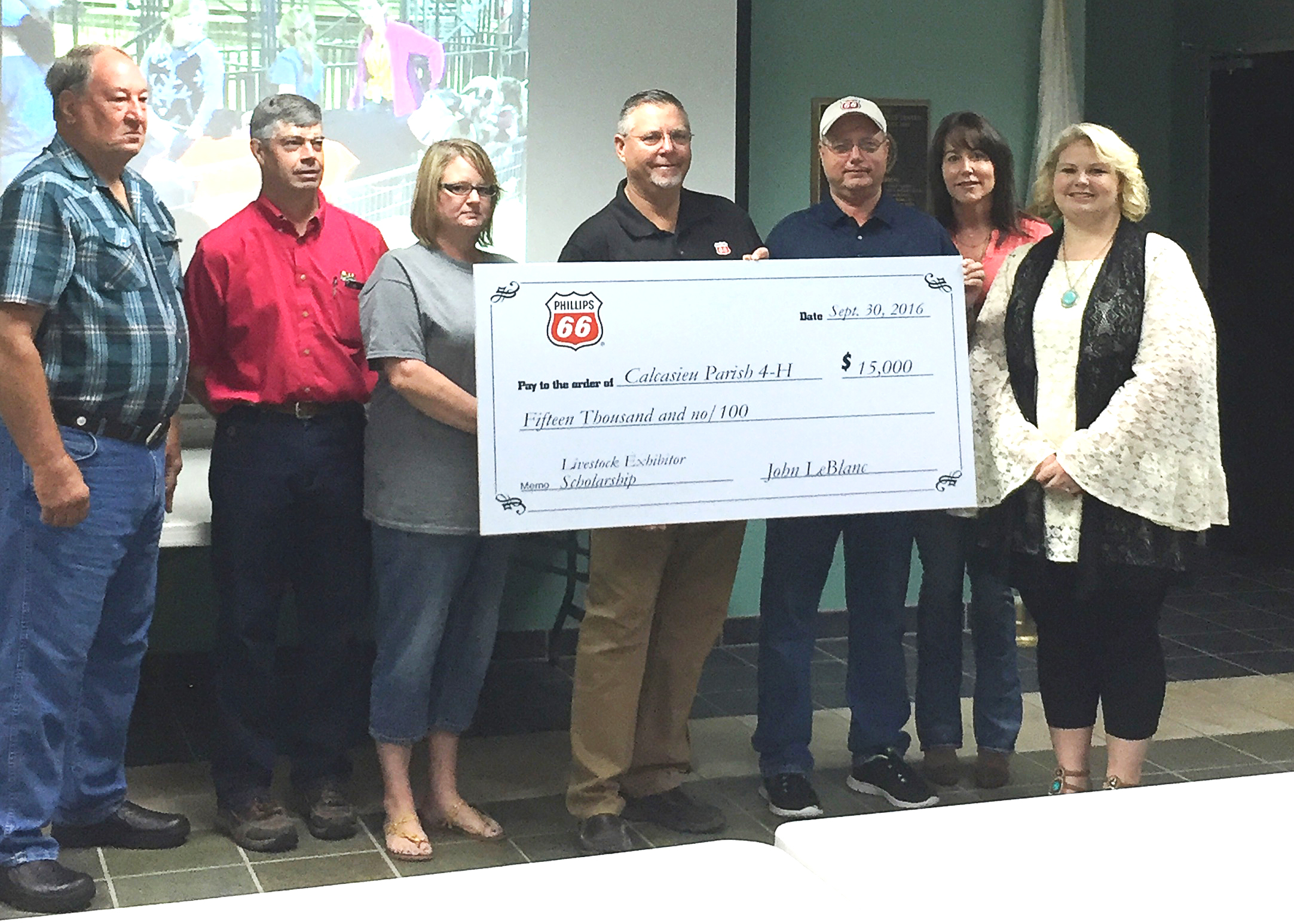 4-H, FFA receive donation for Calcasieu Parish Livestock Show